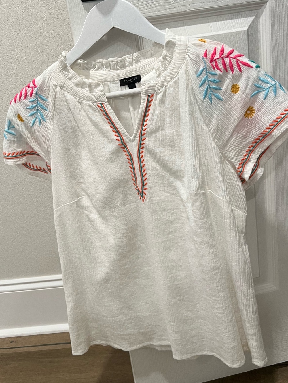 Talbots PSWhite Embroidered Short Sleeve Peasant Blouse with Pink & Blue Accents